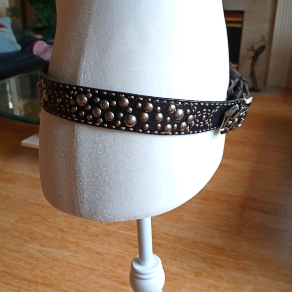 BLACK STUDDED LEATHER WITH ROSE BUCKLE - Picture 3 of 4